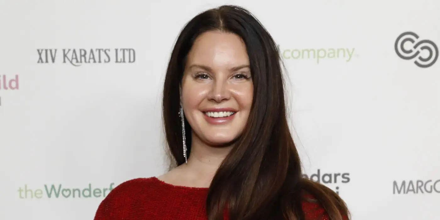 לאנה דל ריי על השטיח האדום