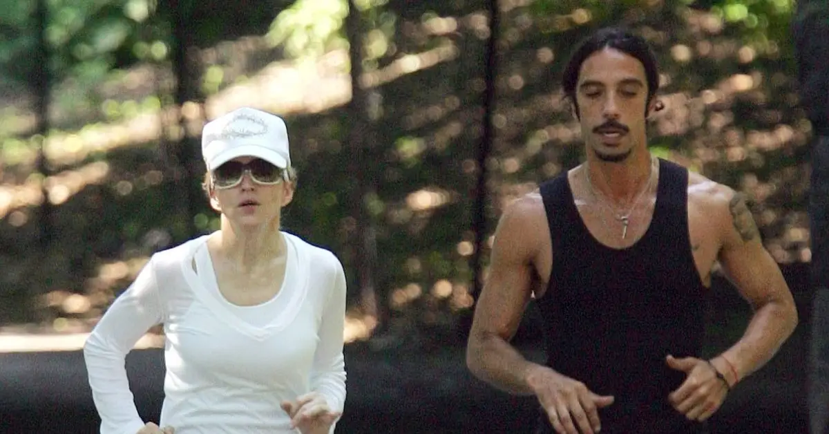 Madonna a Carlos Leon běží