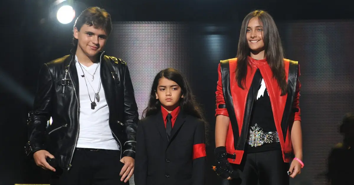 Paris Jackson, Prince Michael Jackson a Prince Jackson na pódiu