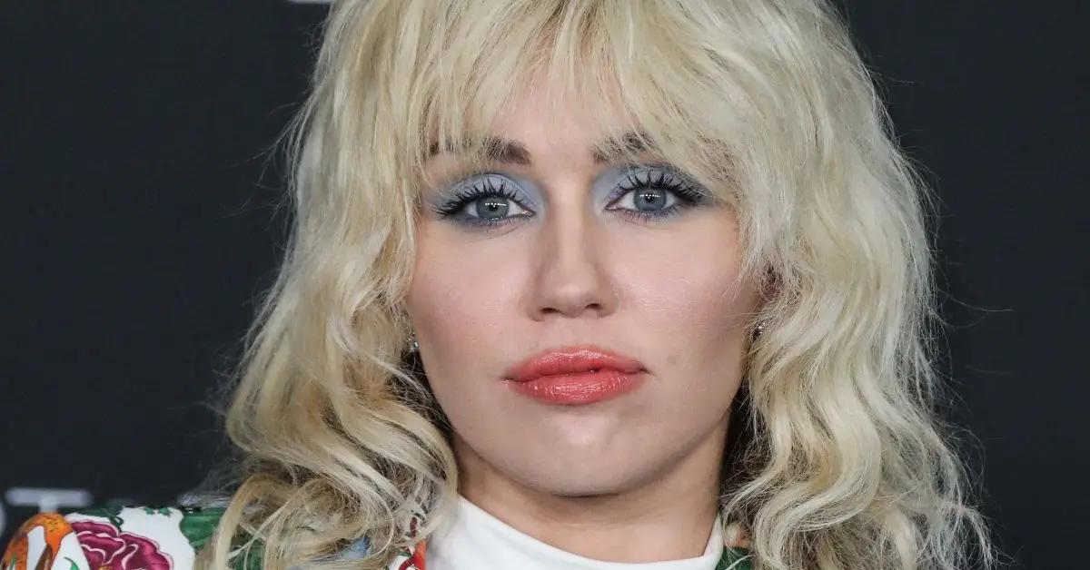 Miley Cyrus pose pour des photos