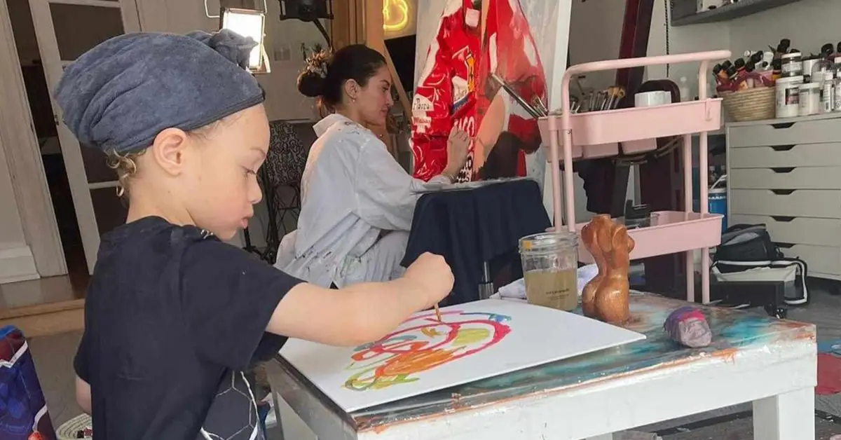 Adonis Graham y Sophie Brussaux haciendo arte