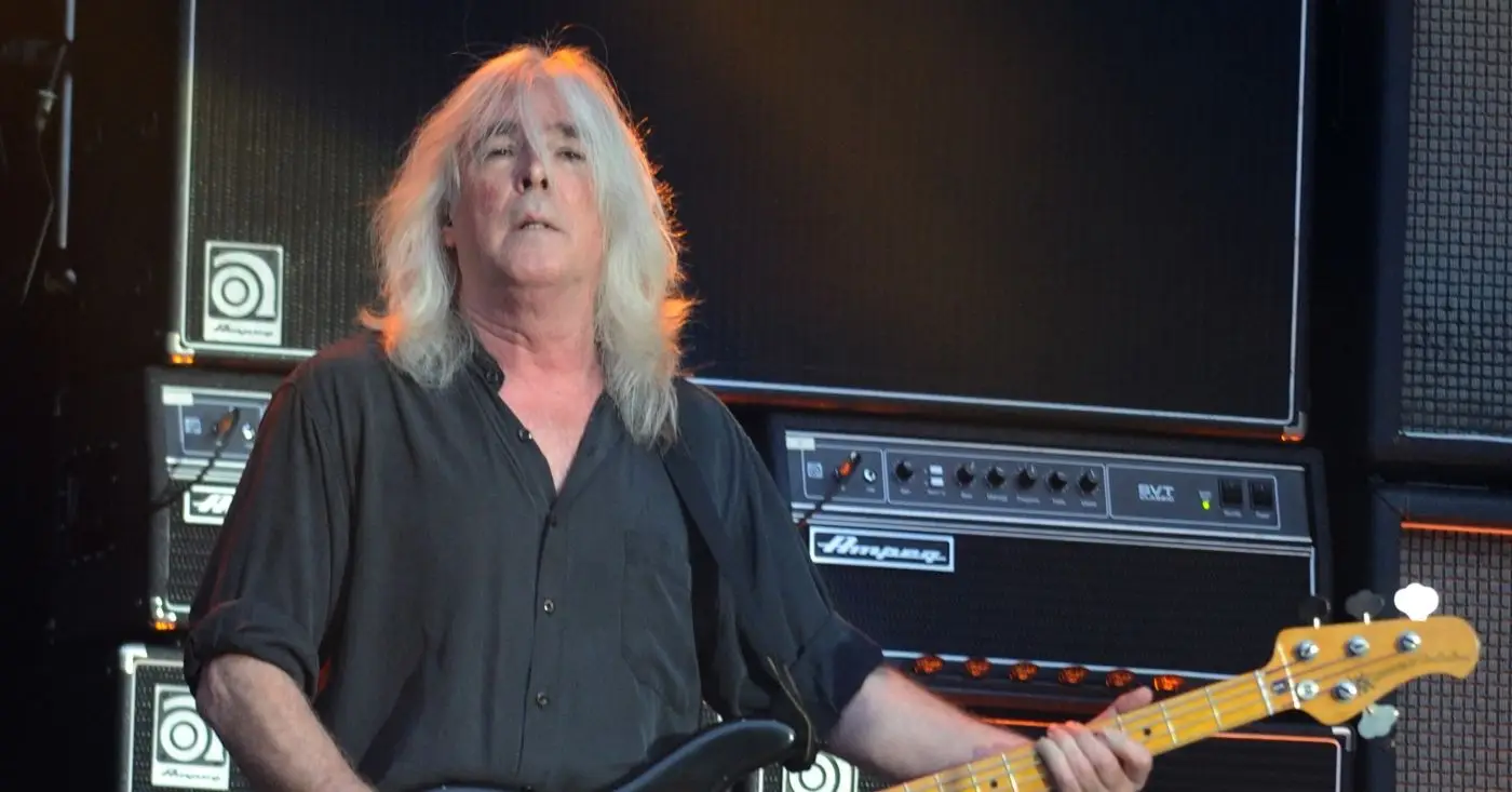 קליף וויליאמס מ-AC/DC בהופעה