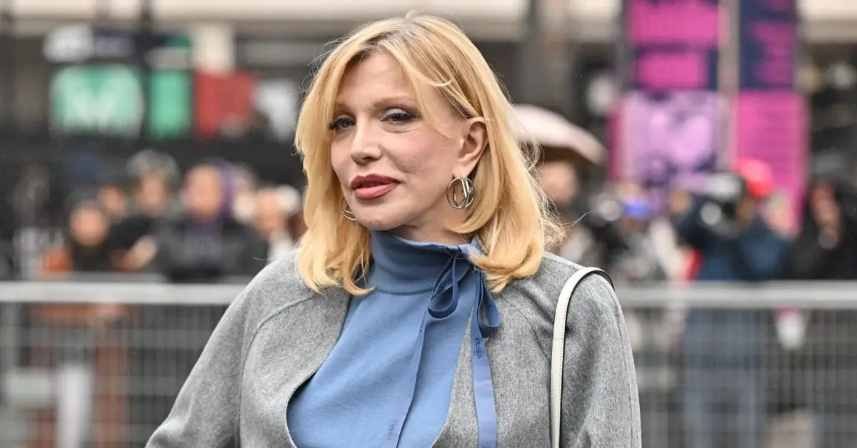 Courtney Love wygląda na zirytowaną