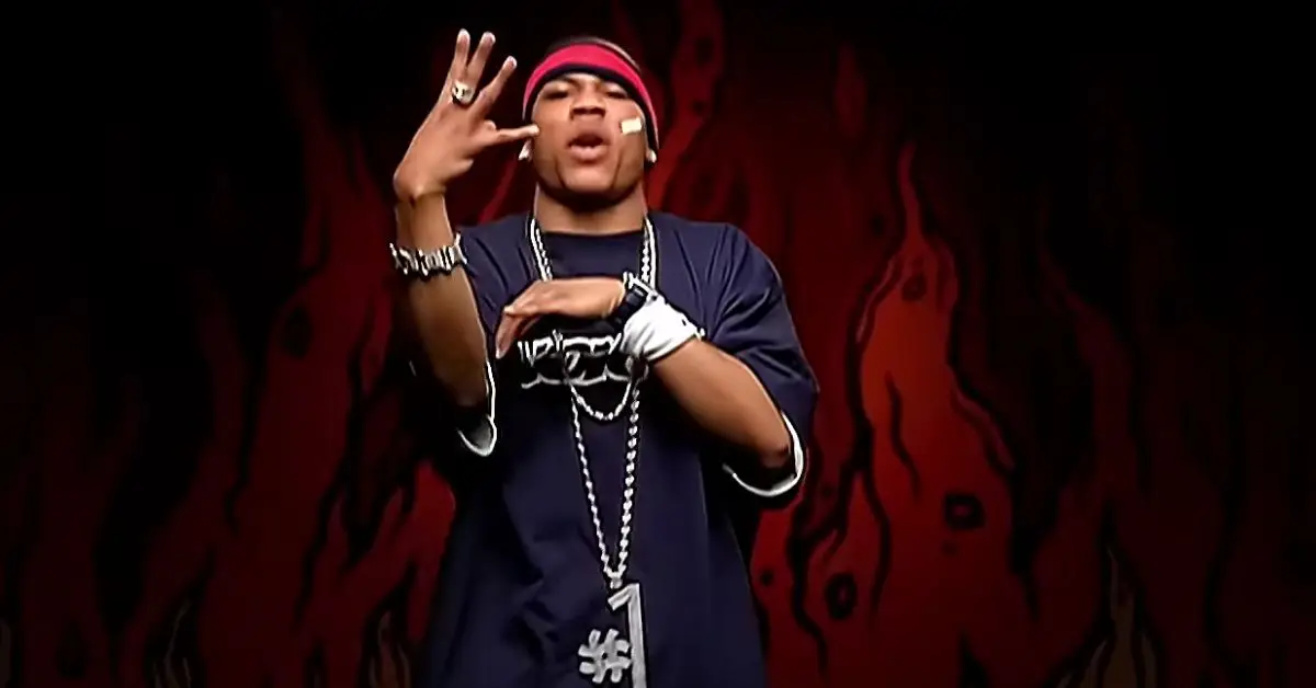 넬리에게 무슨 일이 일어났나요? 래퍼가 오늘 하는 일은 다음과 같습니다.