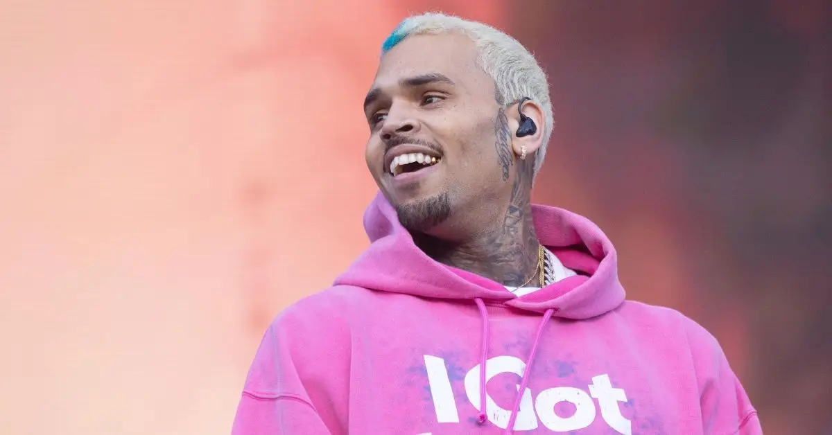 כריס בראון על הבמה