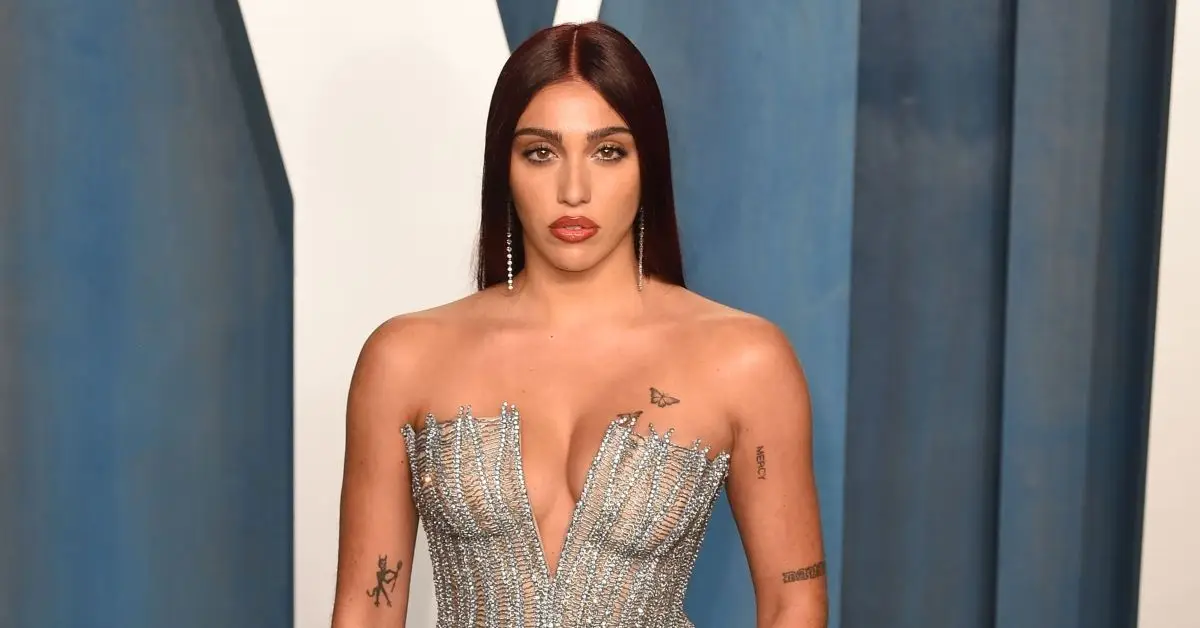 Lourdes Leon på den røde løber