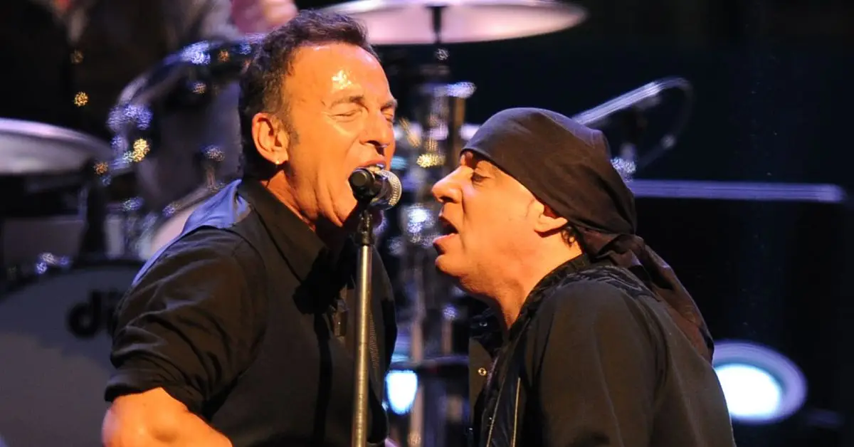 Steven Van Zandt y Bruce Springsteen cantando