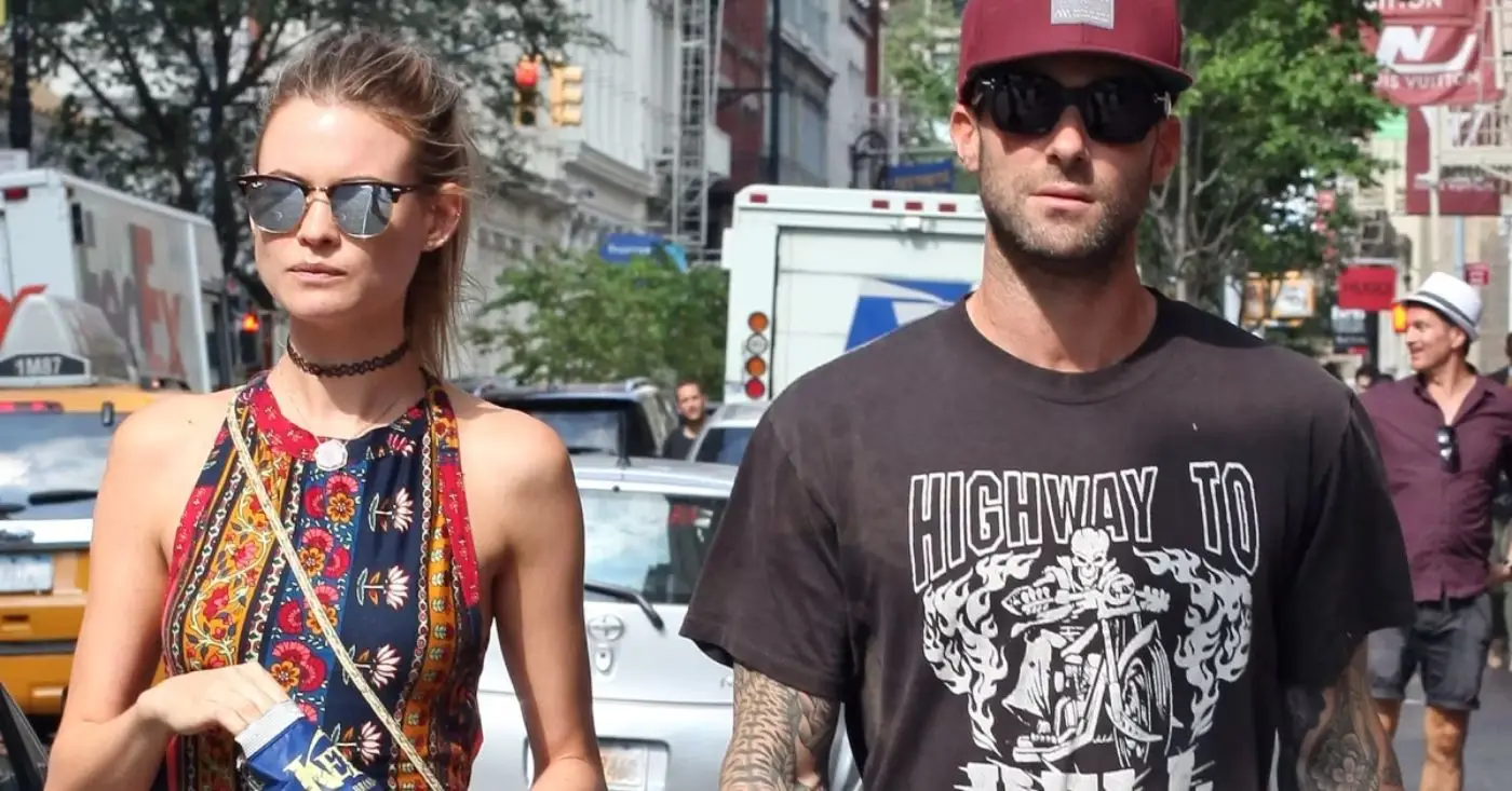 LA의 베하티 프린슬루(Behati Prinsloo)와 아담 리바인(Adam Levine)