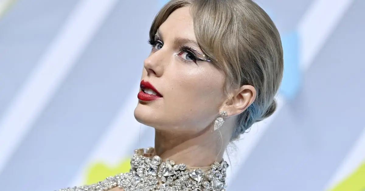 Taylor Swift sembla seriosa
