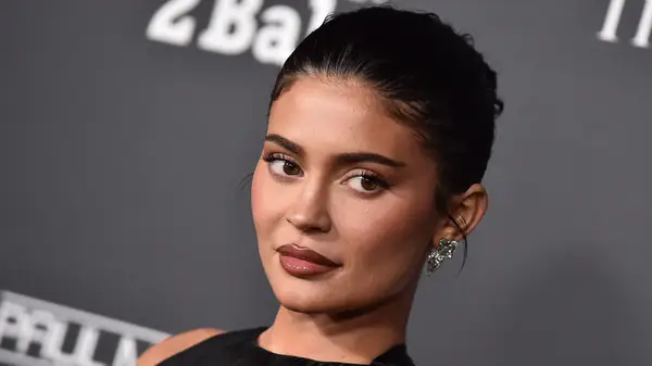 Kylie Jenner kommer inte att leva ner sin olämpliga outfit till Lauren Sanchezs bröllop