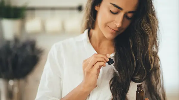 EMU Oil als Hautpflegegeheimnis zu bezeichnen, ist nicht nur ungenau, es ist abweisend, es ist abweisend