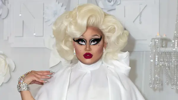 Kim Chi posing
