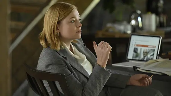 Shiv의 승계에 대한 은락은 여성이 얼마나 강력하지 않은지에 대한 고통스러운 스냅 샷입니다