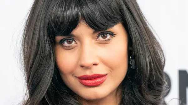 El asado de Jameela Jamil de las llamadas feministas en 2023 Met Gala clava el problema con el activismo conveniente