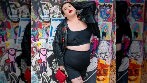 Person wearing Yitty set 