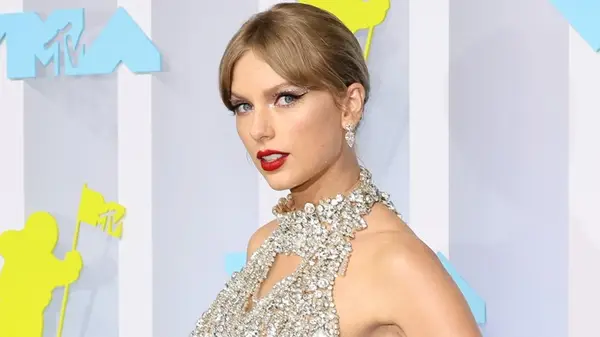 Taylor Swift red carpet