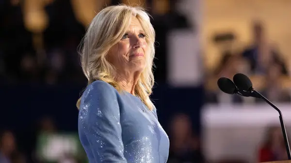 Nevhodné príslušenstvo Jill Biden na pohrebe kráľovnej Alžbety zvýšené obočie
