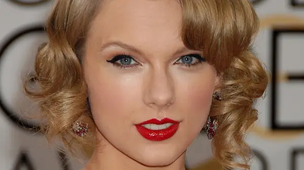 Taylor Swift close up 