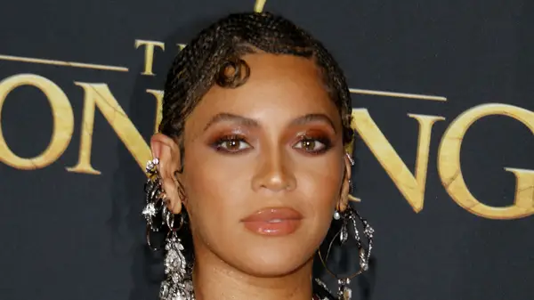 Beyoncé dressed up at the Lion King premiere