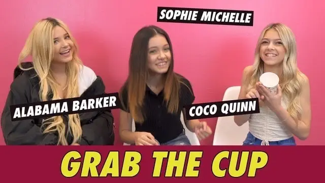 Coco Quinn, Alabama Barker e Sophie Michelle - pegue a xícara