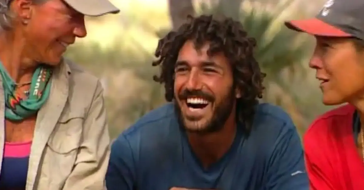 Śmiejący się Ethan Zohn