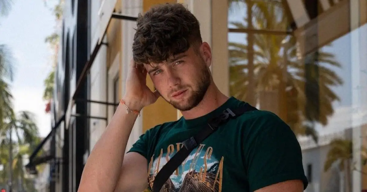 Harry Jowsey devant Bijan