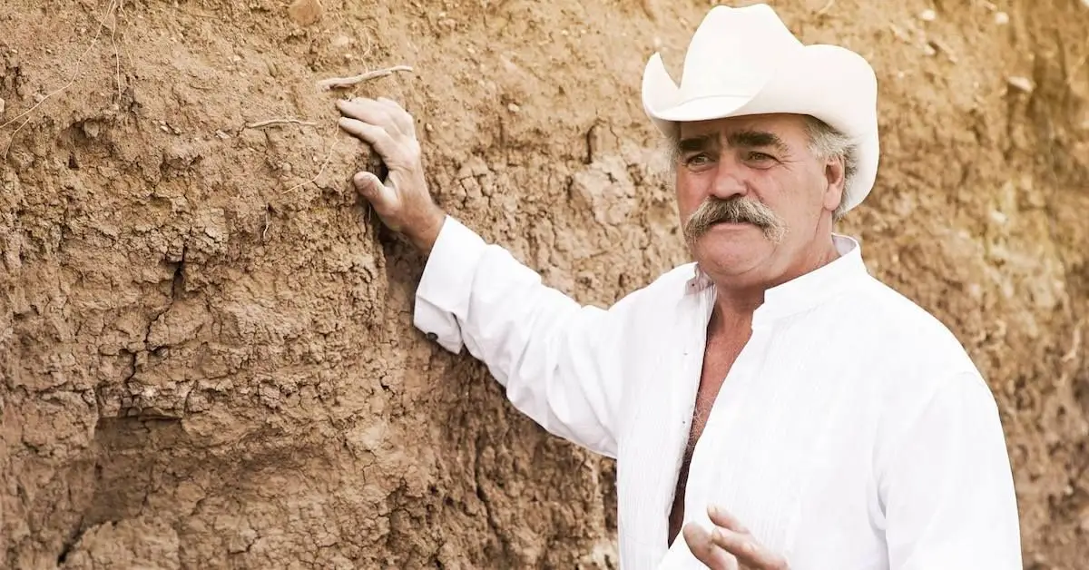 Wo Marty von Homestead Rescue sein Geld bekommt und wer wirklich für die Renovierungen aufkommt