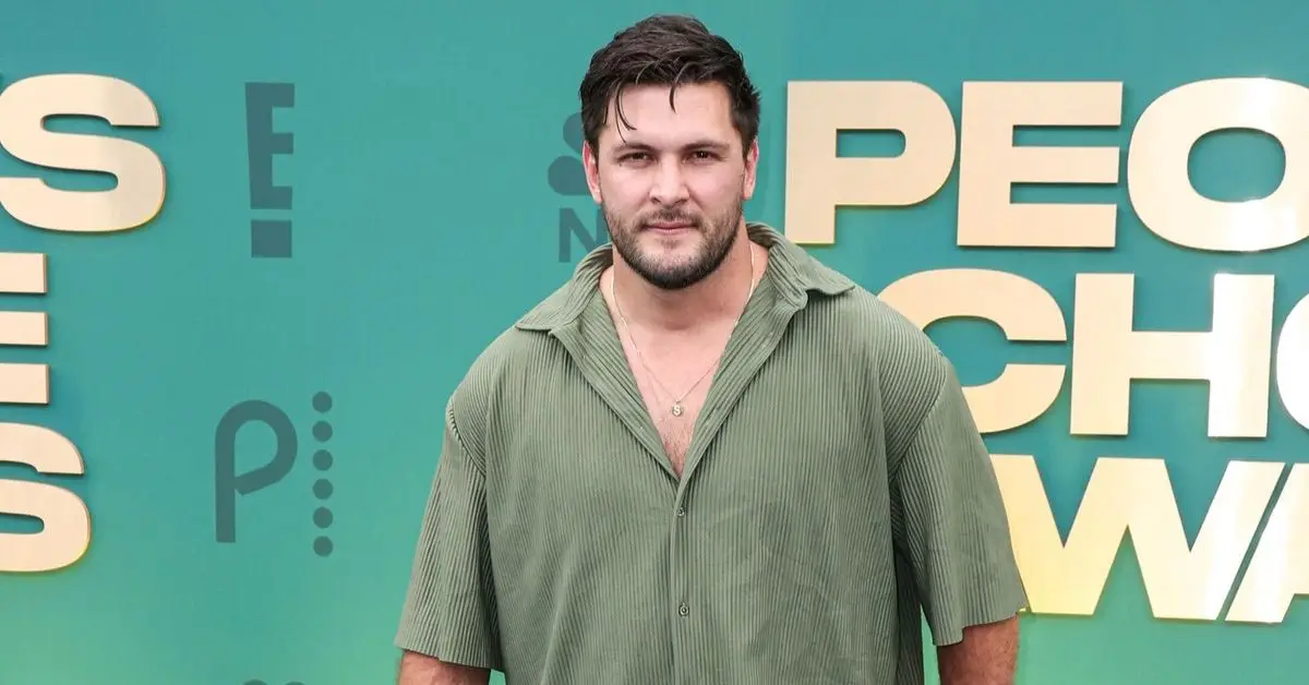 Brock Davies abandonou os filhos com o ex para seguir a carreira, veja se eles têm um relacionamento hoje