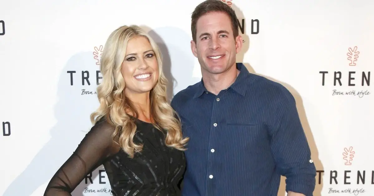 Christina Hall e Tarek El Moussa posano per una foto