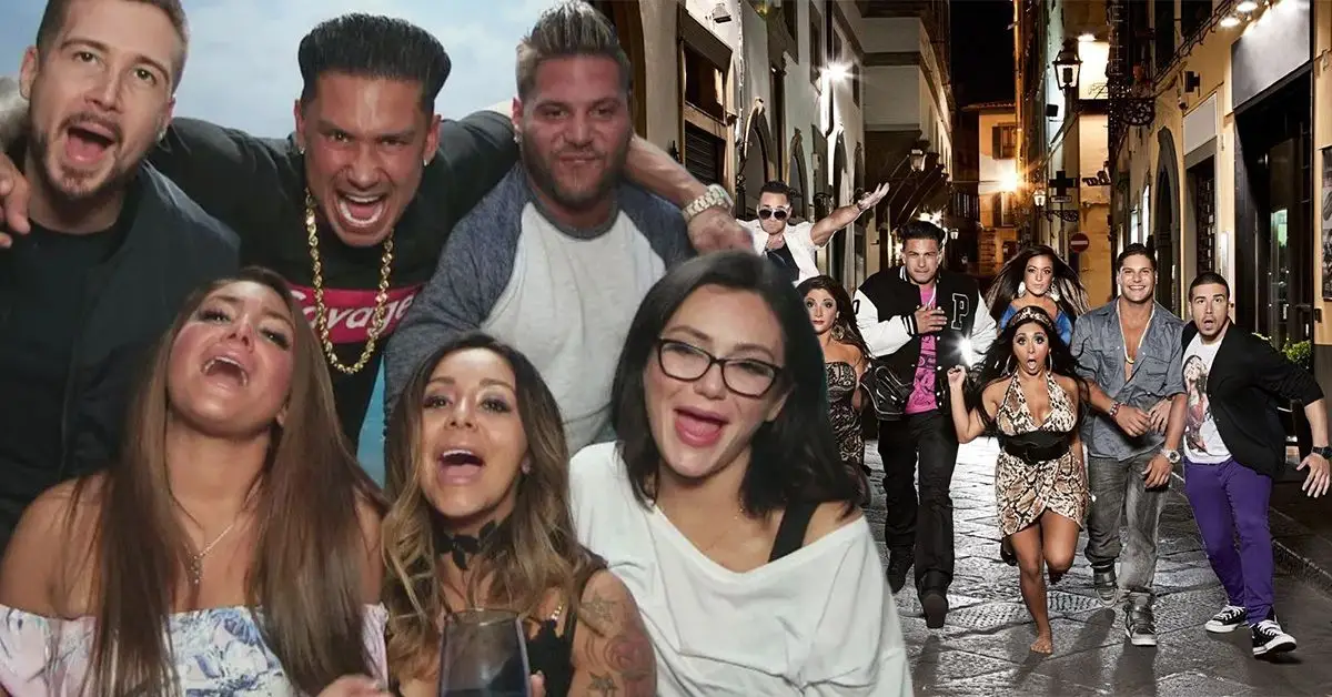 Jersey Shore 그린 스크린 룸에 있는 Vinny, Pauly D, Ronnie, Deena, Snooki, JWOWW의 사진과 Mike The Situation, JWOWW, Snooki, Vinny가 클럽에서 파티를 하고 있는 사진.