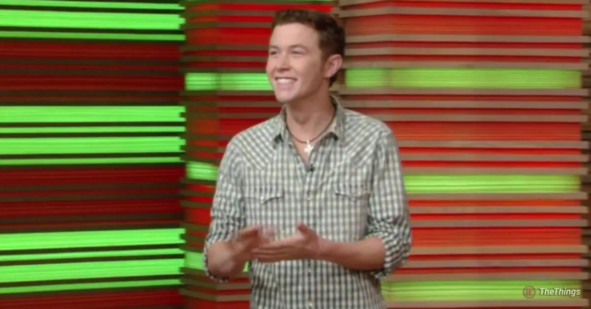 スコッティ・マクリーリーがレッドカーペットに登場