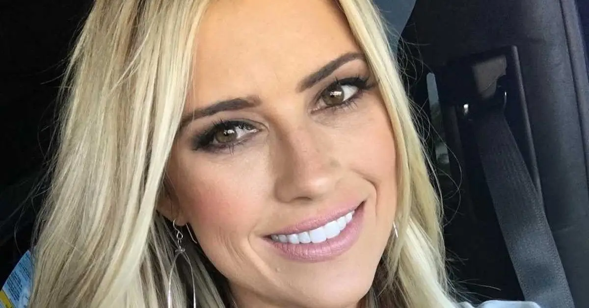 Ovplyvnili vzťahové škandály Christiny Hallovej to, ako sa fanúšikovia cítia o Christine na pobreží?