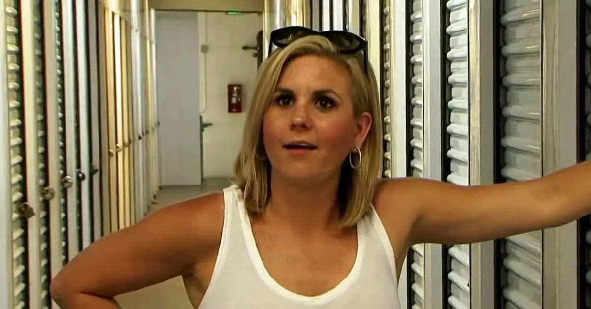 Brandi Passante di Storage Wars ha fatto causa all'uomo più odiato di Internet per 2,5 milioni di dollari