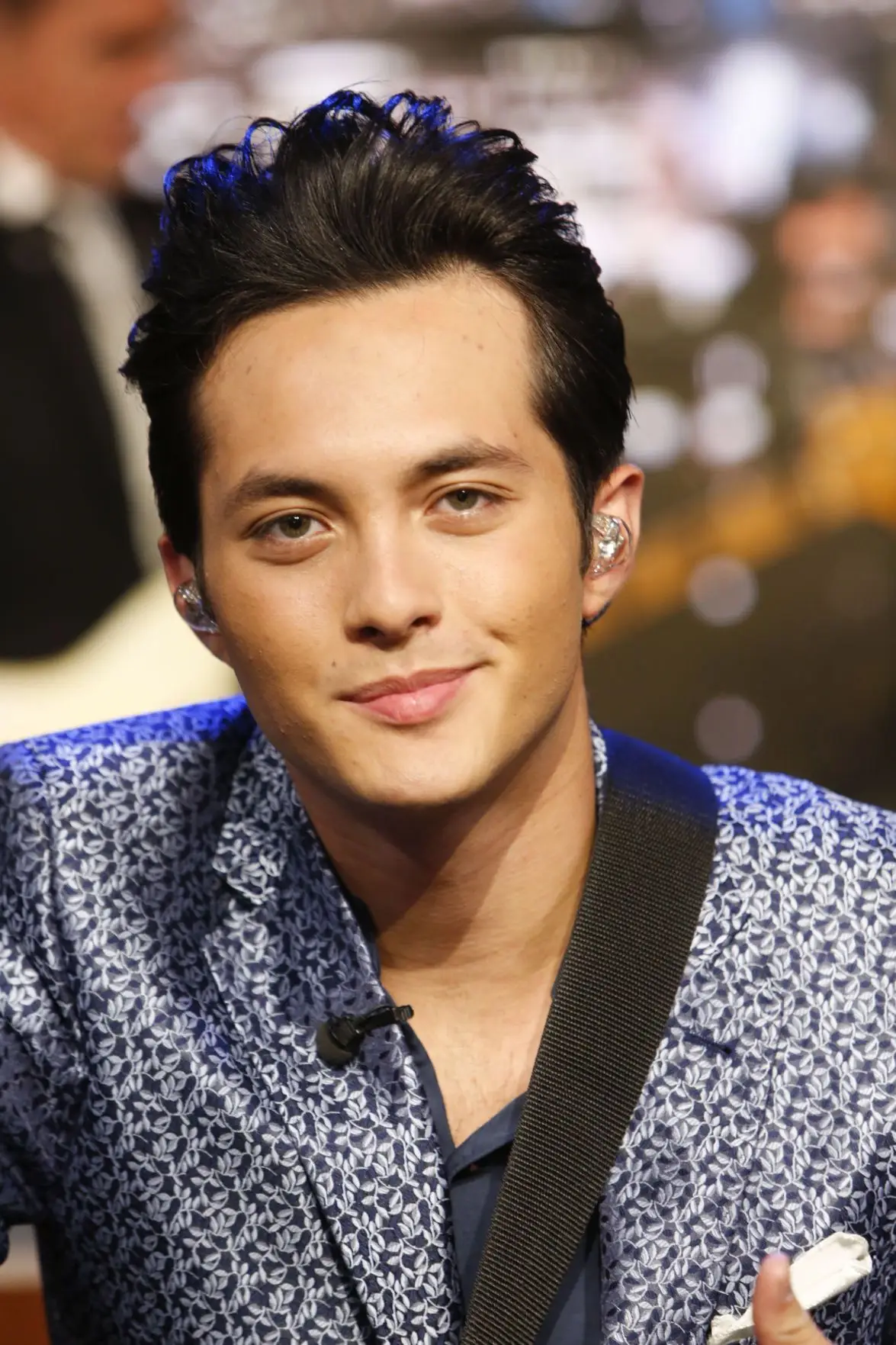 Laine Hardy grinst