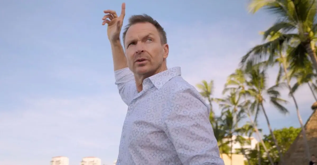 L'animateur de 'Amazing Race', Phil Keoghan, a révélé ce qu'il fait réellement lorsque les concurrents courent autour du monde
