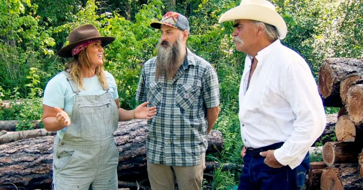 Homestead Rescue에서 Matt와 Marty Raney와 이야기를 나누는 Misty