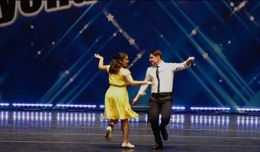 ויוי-אן שטיין רוקדת על הבמה