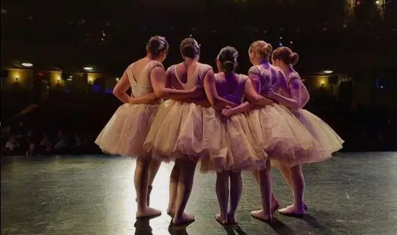 ויוי-אן ולהקת המחול שלה