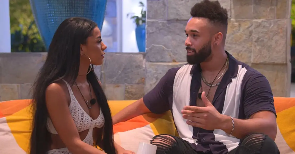 Izzy Fairthorne i Bartise Bowden w „Miłość jest ślepa”.