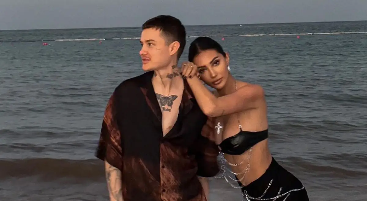 Francesca Farago, Damian Powers et Giannina Gibelli dans Love is Blind : après la scène de l'autel partageant un verre