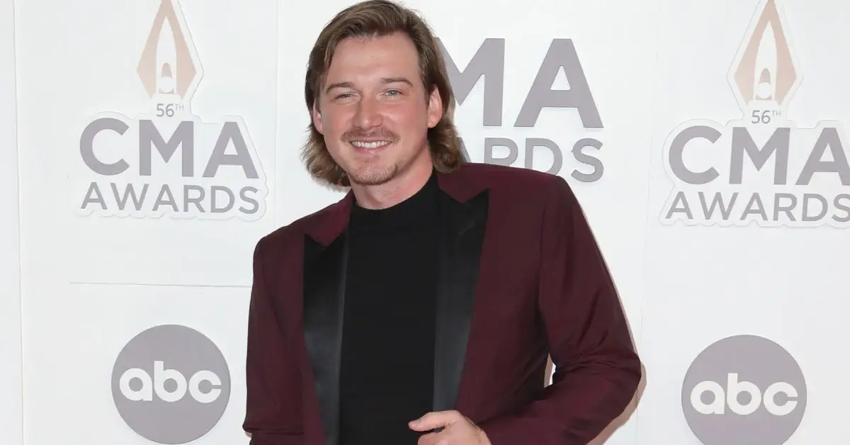 Morgan Wallen pozuje do zdjęcia