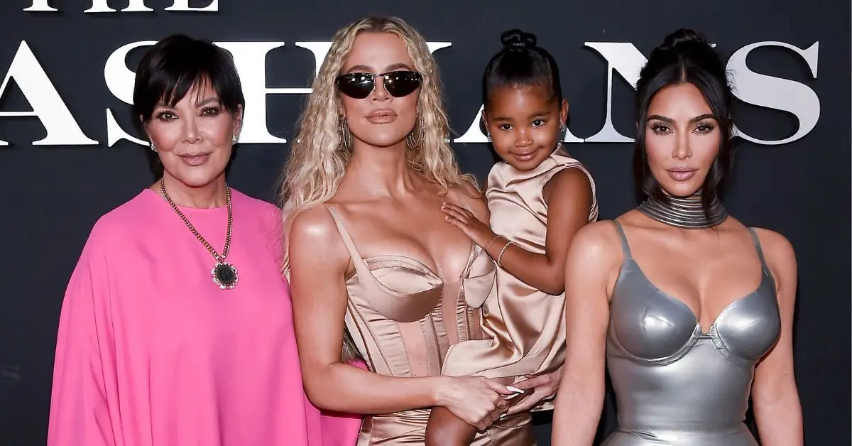 Kris Jenner, Khloe Kardashian, True Thompson und Kim Kardashian bei der Premiere der zweiten Staffel von „The Kardashians“ auf Hulu, 2022