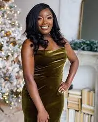 『Married at First Sight』のヘイリー・ハリスが水着でポーズ