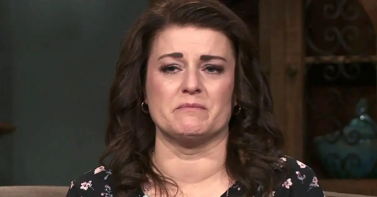 Robyn Brown parecendo chateada durante as filmagens de Sister Wives