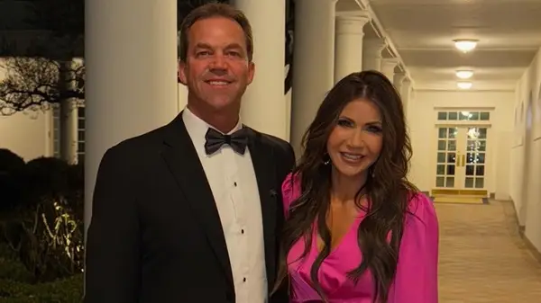 クリスティ・ノエムの結婚についての主に奇妙なこと