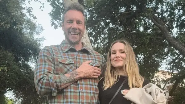 Dax Shepard and Kristen Bell posing together