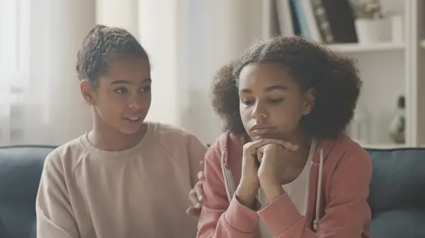 girl giving advice to friend