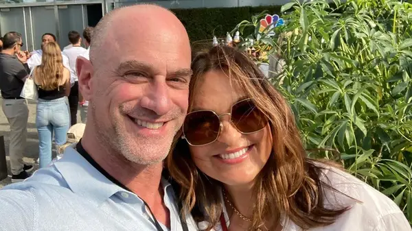 Chris Meloni posing with Mariska Hargitay