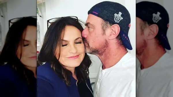 Chris Meloni kissing Mariska Hargitay on the cheek