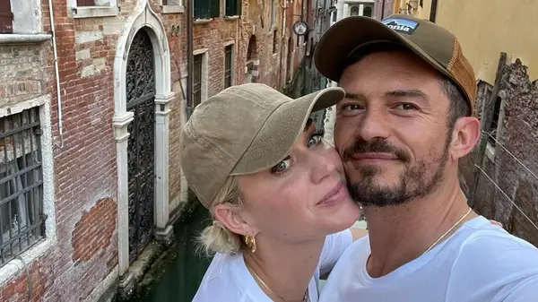 Katy Perry and Orlando Bloom taking a selfie on vacation